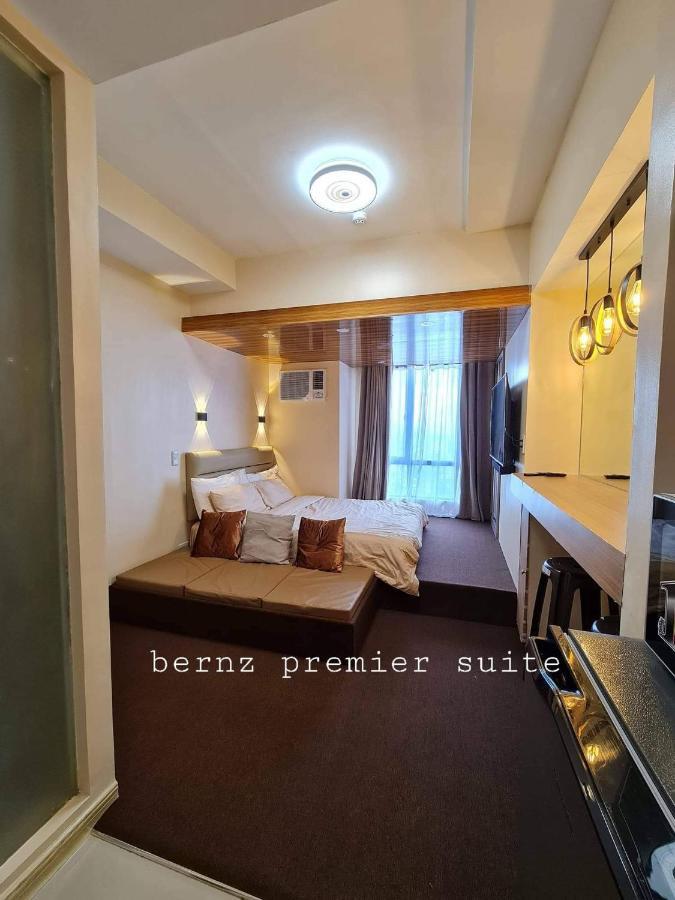 Congressional Town Center Manila Room photo